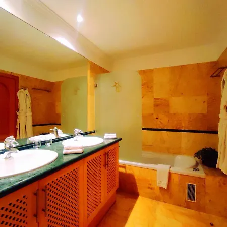 Апартаменты El Nautico Suites, The Beachfront Paradise *